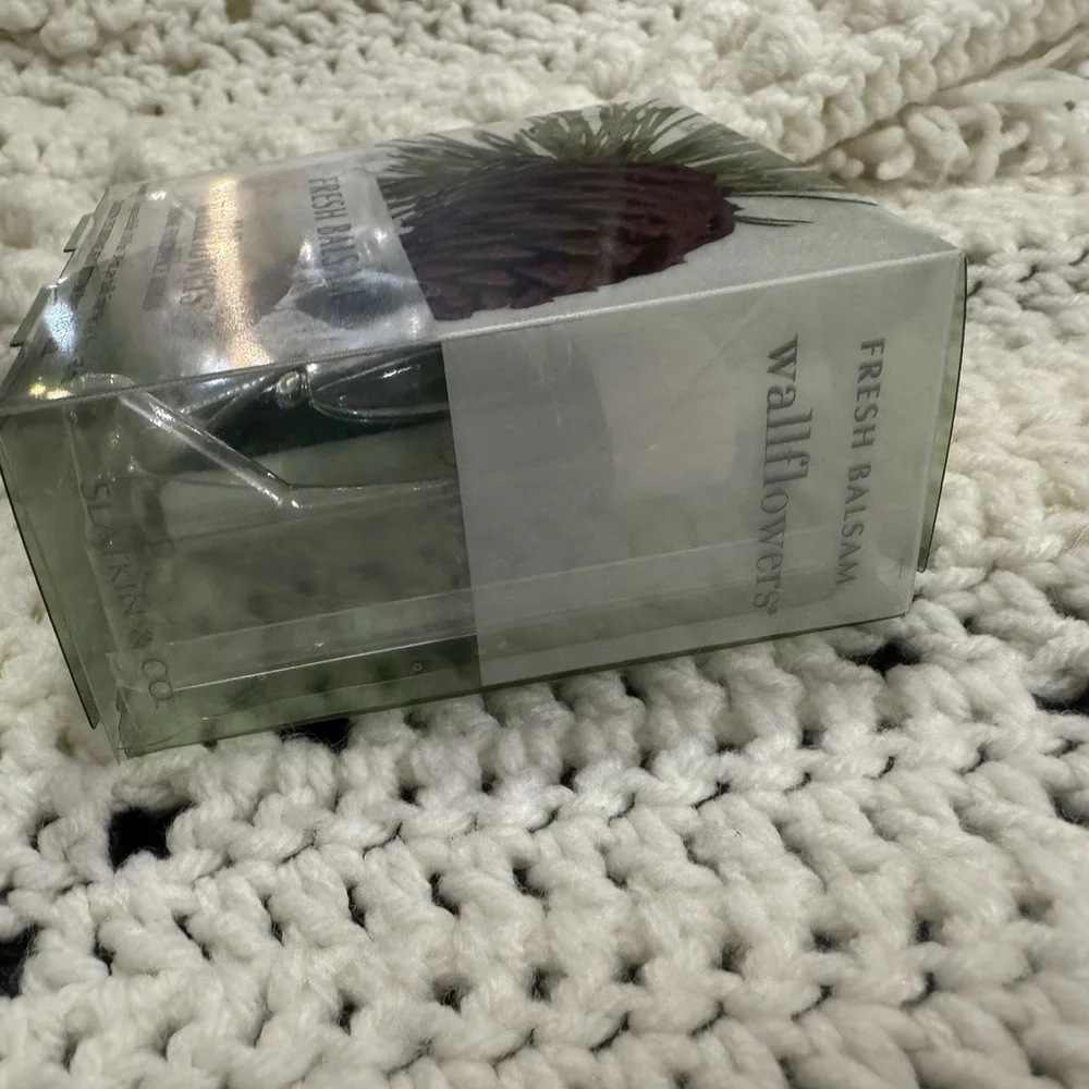 Set Of 2 Bath and Body Works Fresh Balsam Wallflowers Home Fragrance Refills(4) - Picture 7 of 9